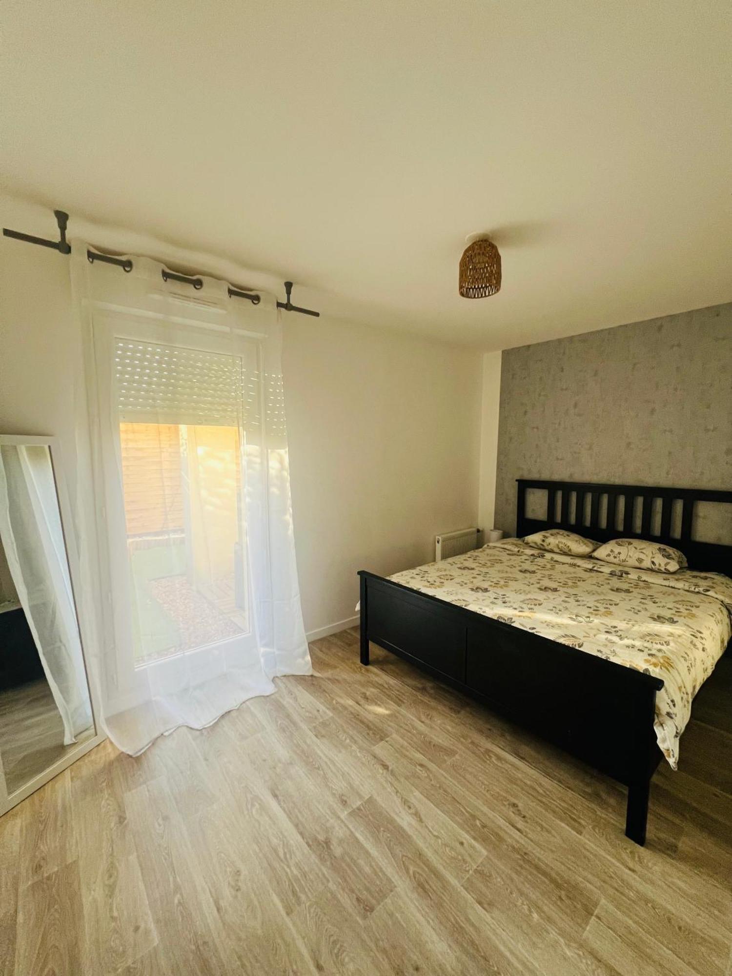 Appartement Rez De Chaussee Avec Parking Prive Orléans Buitenkant foto