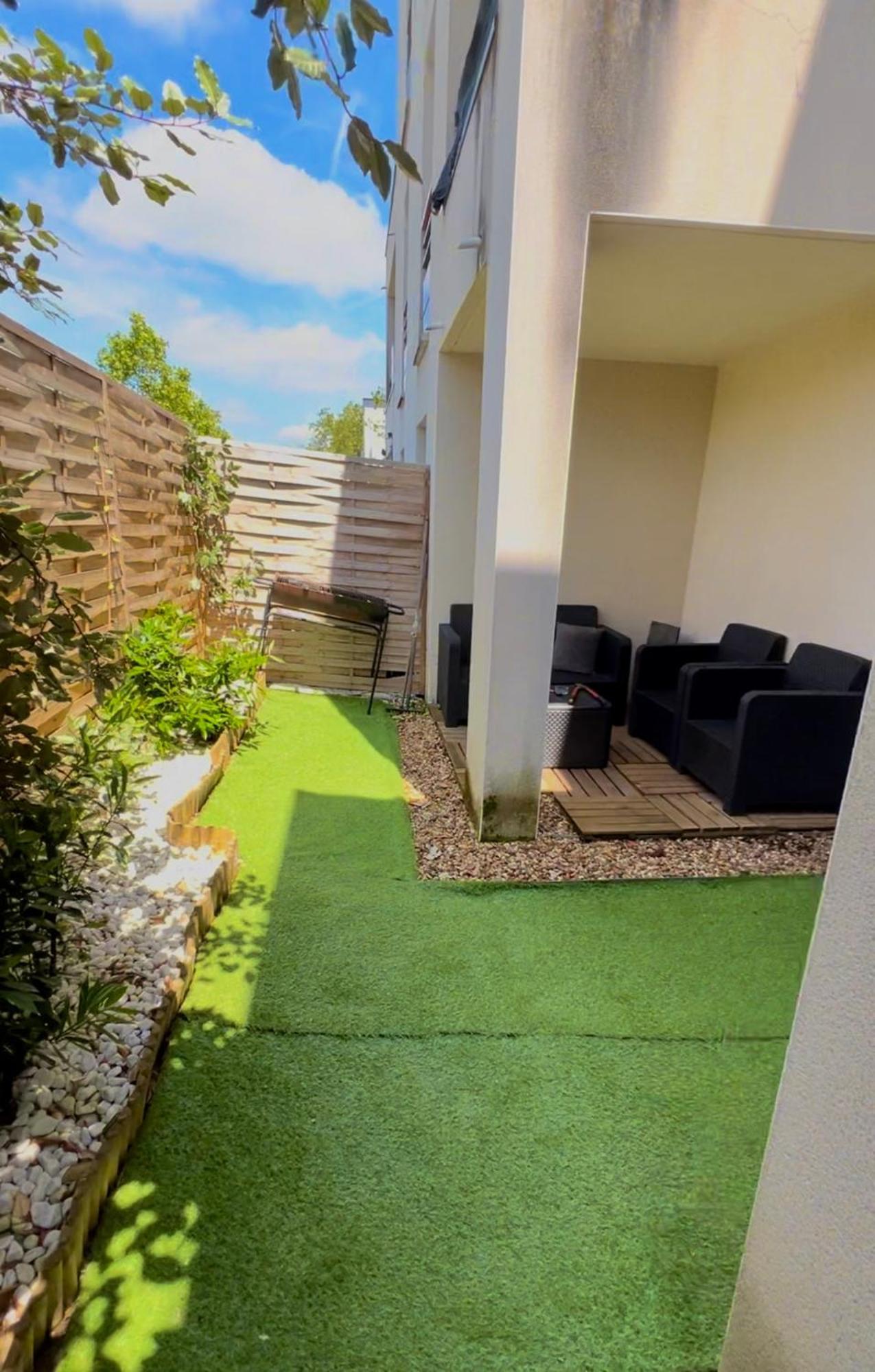 Appartement Rez De Chaussee Avec Parking Prive Orléans Buitenkant foto