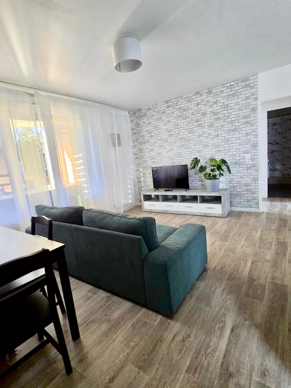 Appartement Rez De Chaussee Avec Parking Prive Orléans Buitenkant foto